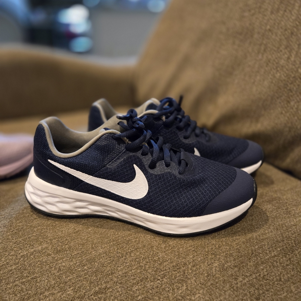 Nike Navy Tennis Shoes size 4.5Y or size 6 Women used once